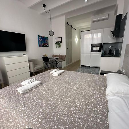 A H Rentals Monet Estudio บินารอส ภายนอก รูปภาพ